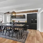 Regent 8- Great With Terrace In Centre 아파트